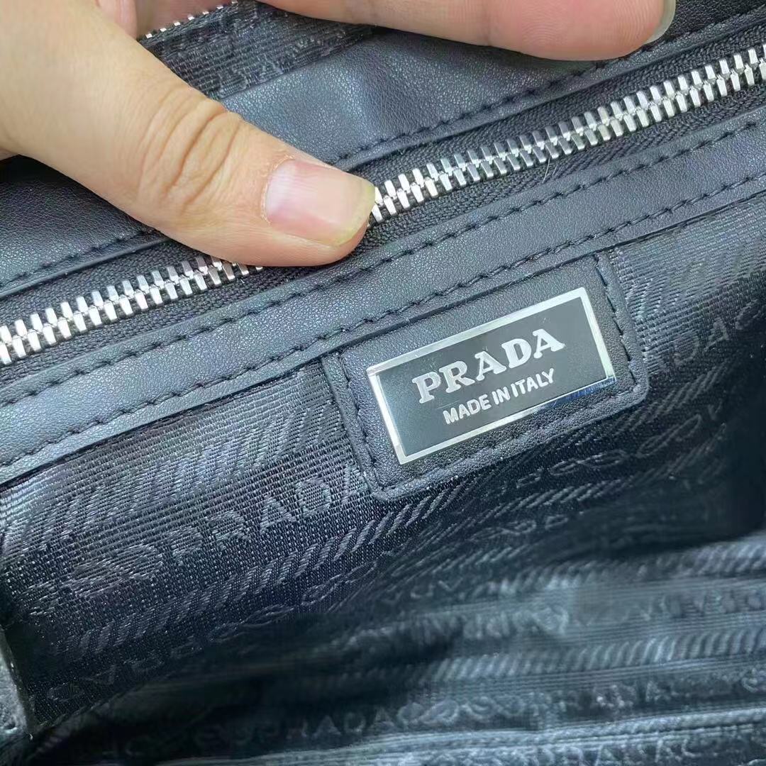 Túi cam tay nam cao cap Prada 2 mau VPR01-9