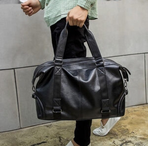 Túi xách nam để quần áo của thương hiệu nào thì tốt?