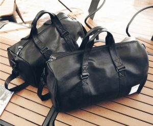 Túi xách nam không thấm nước dành cho tín đồ thích du lịch.