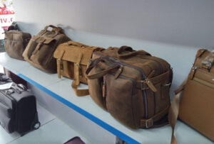 Top túi xách nam bằng vải phù hợp mọi phong cách