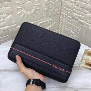 Với mẫu Clutch nam dáng hộp Prada 2 Màu VPR01 hợp xu hướng,