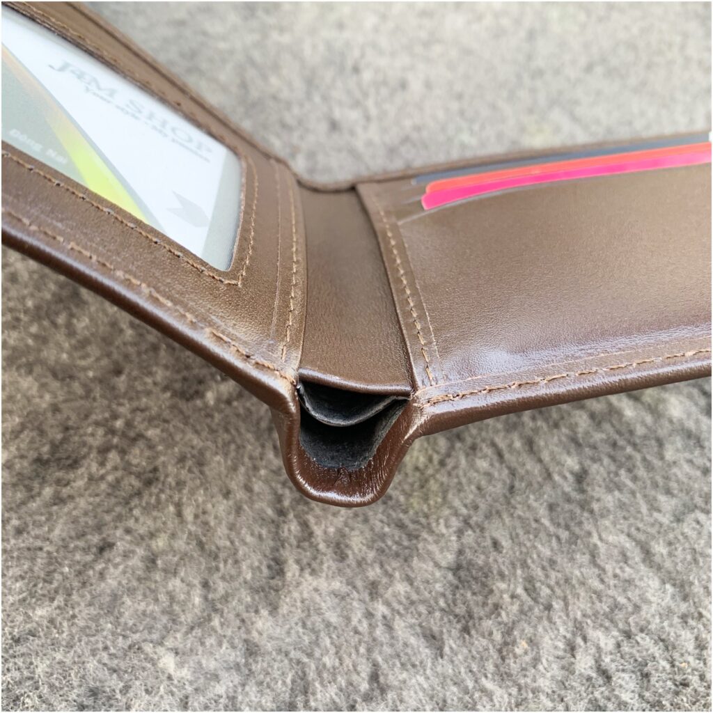 Đặc điểm và Ưu điểm của dòng ví da 3 ngăn