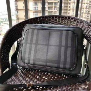 Túi đeo chéo nam đựng laptop Burberry 2 Màu DBR03