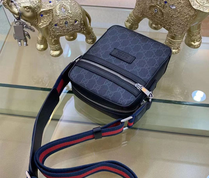 Túi đeo chéo nam Gucci